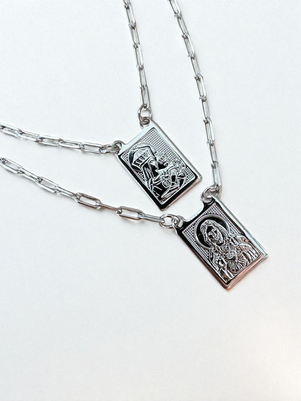 Collar Escapulario rectangular · Bañado en rodio